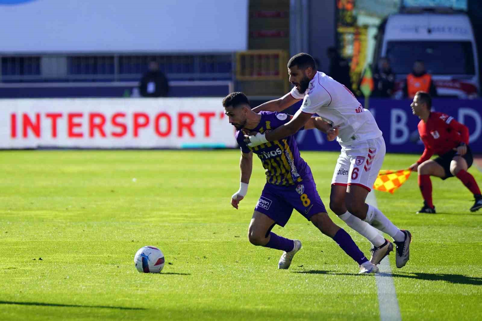 Trendyol Süper Lig: Eyüpspor: 0 - Samsunspor: 0 (İlk yarı)
