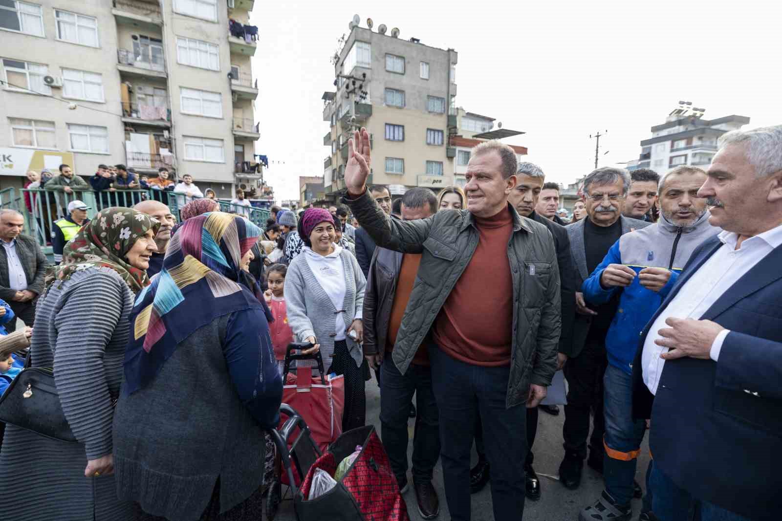 Başkan Seçer, pazar yerini gezdi, vatandaşları dinledi