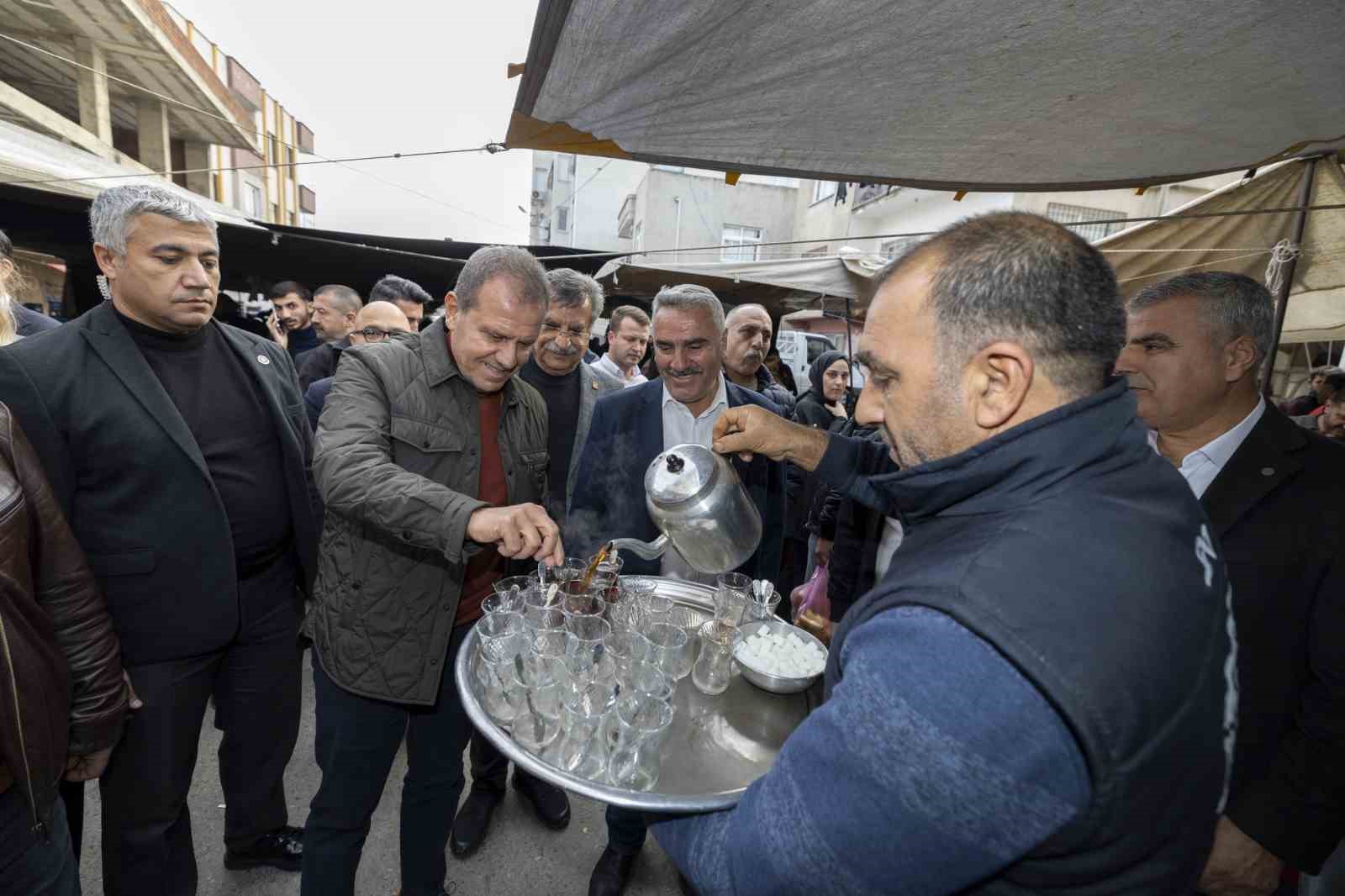 Başkan Seçer, pazar yerini gezdi, vatandaşları dinledi
