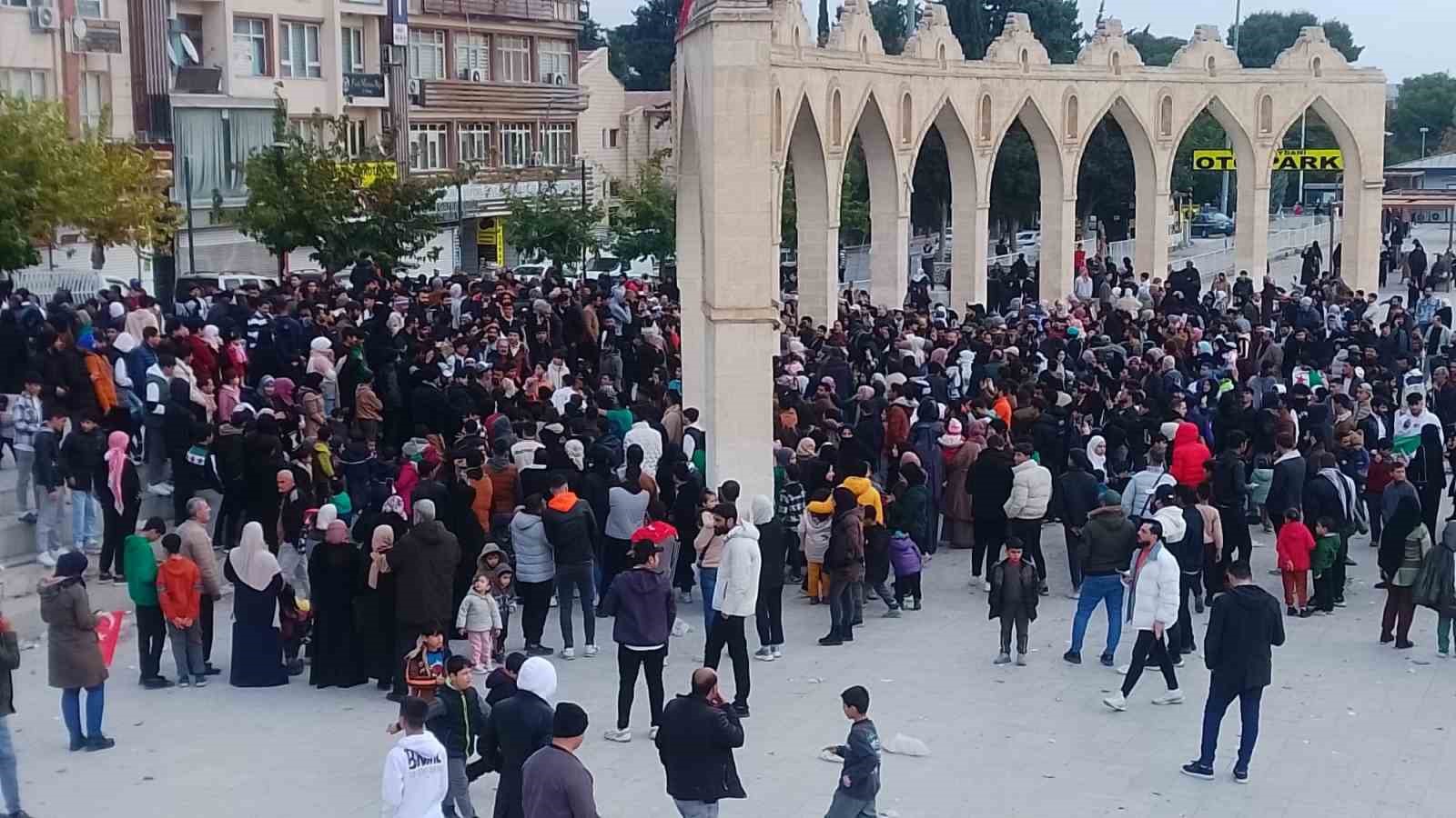 Esad rejiminin çöküşü Şanlıurfa’da kutlanıyor