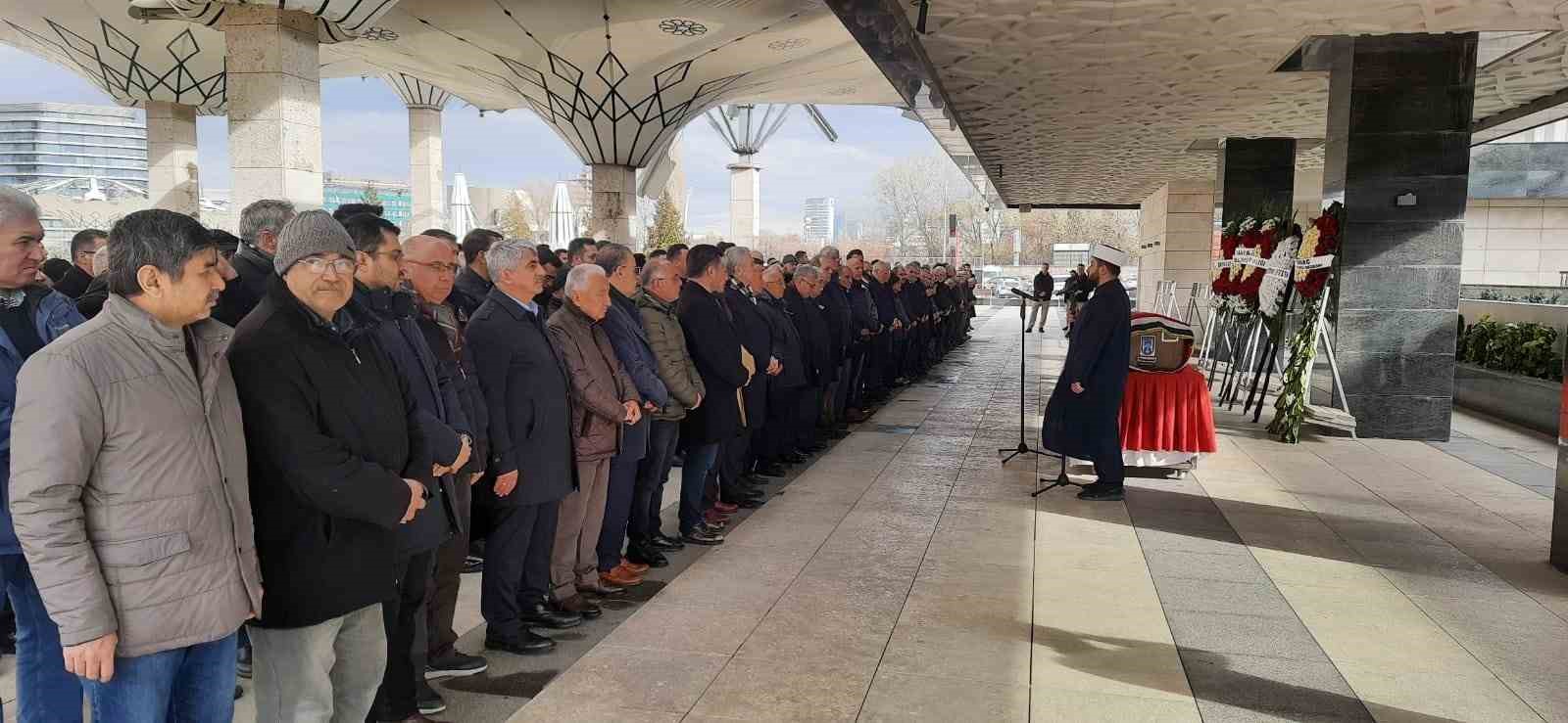 Eski Anayasa Mahkemesi Başkanvekili Üstün, son yolculuğuna uğurlandı