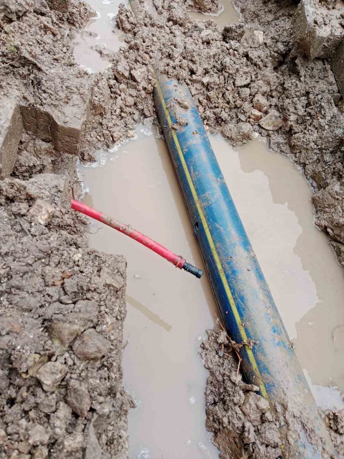 Eğirdir&rsquo;de 150 tonluk yeni su kaynağı hattını delip su &ccedil;aldılar
