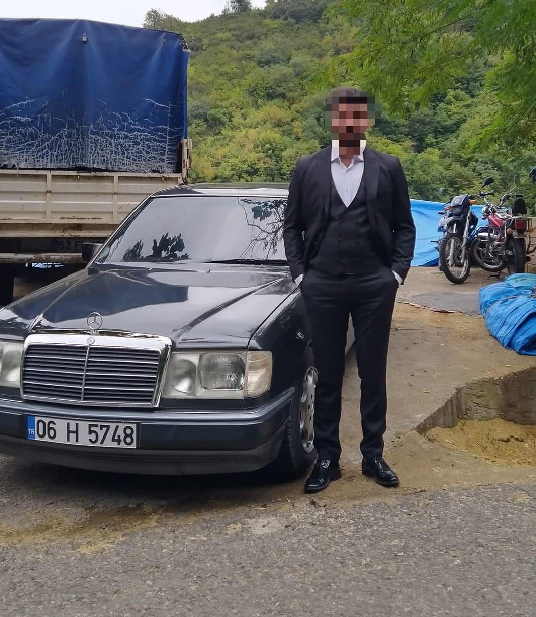 Yolun karşısına ge&ccedil;mek isterken otomobilin &ccedil;arptığı gen&ccedil; hayatını kaybetti
