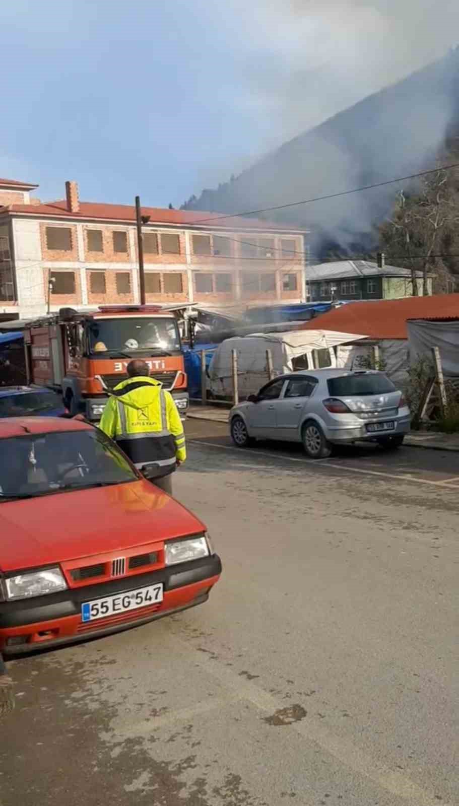 Sinop’ta pazar yerinde yangın paniği
