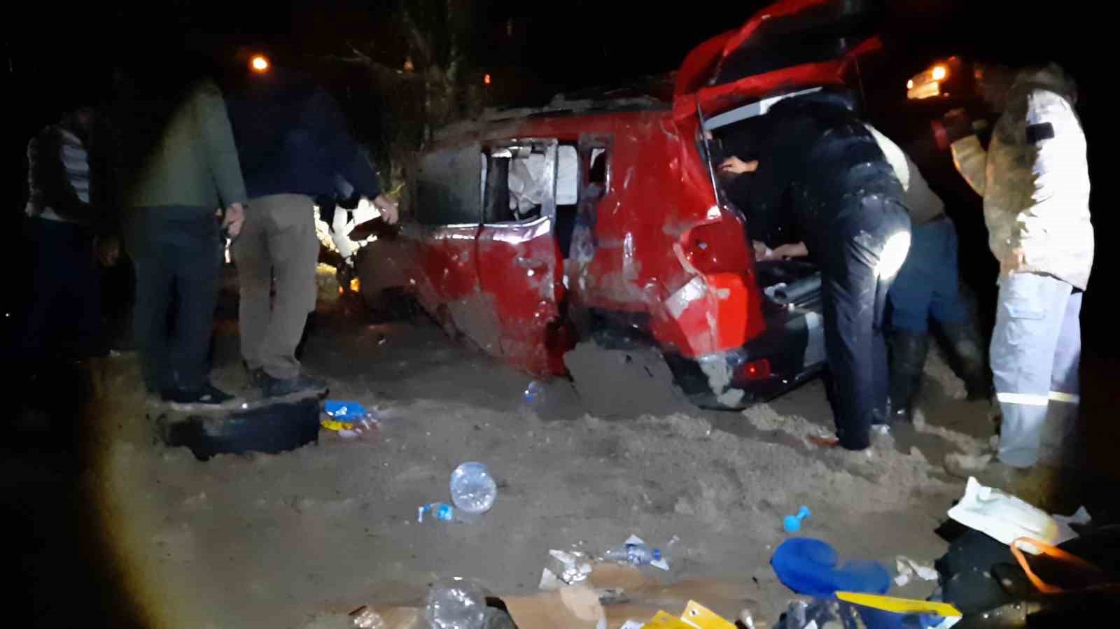 Bolu&rsquo;da otomobil ciple &ccedil;arpıştı: 1&rsquo;i bebek 5 yaralı
