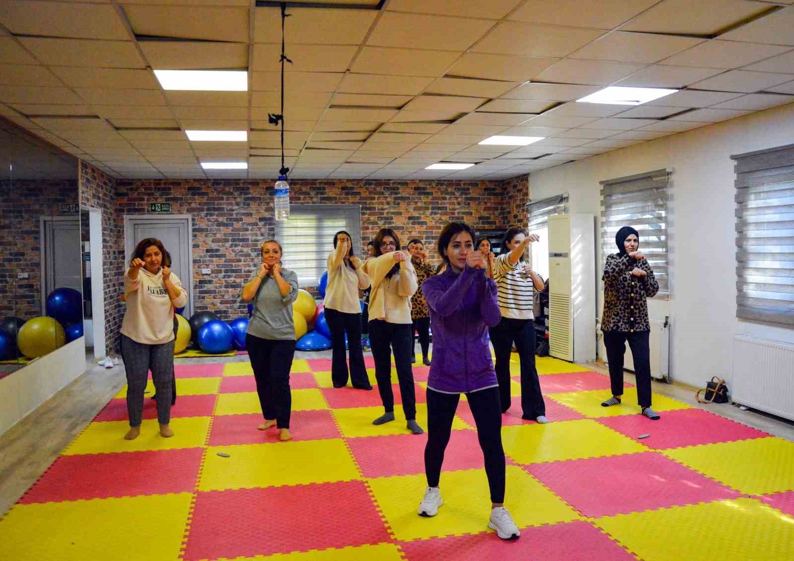 Diyarbakır&rsquo;da kadınlar kendilerini savunmayı &ouml;ğreniyor
