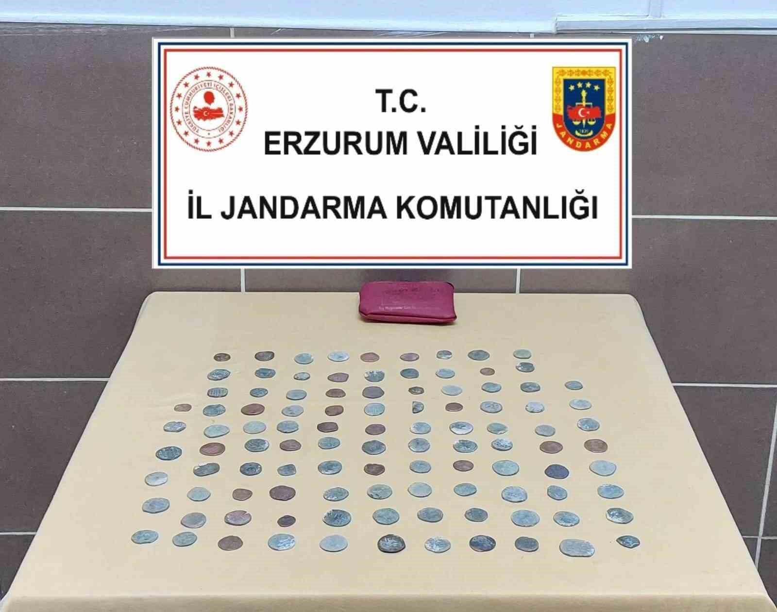 Jandarma ka&ccedil;ak&ccedil;ılara g&ouml;z a&ccedil;tırmıyor
