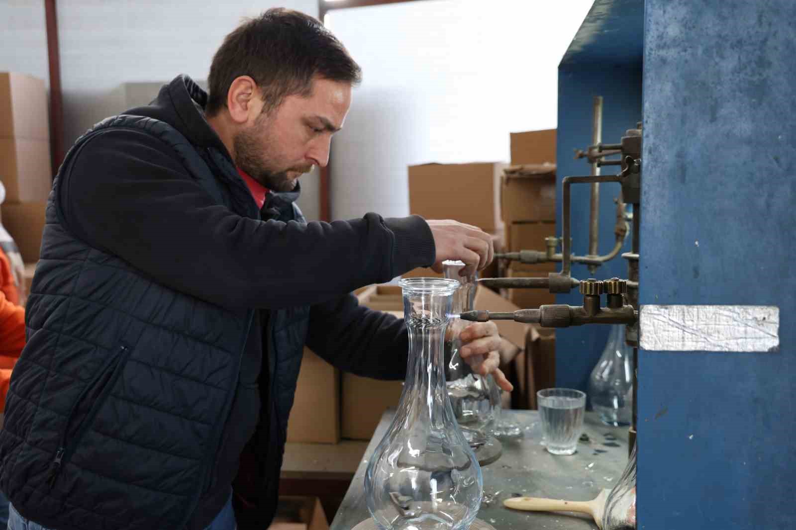 Eşinin 1 adet bileziğini bozdurarak kurduğu firmasında şimdi 750 kişiye istihdam sağlıyor
