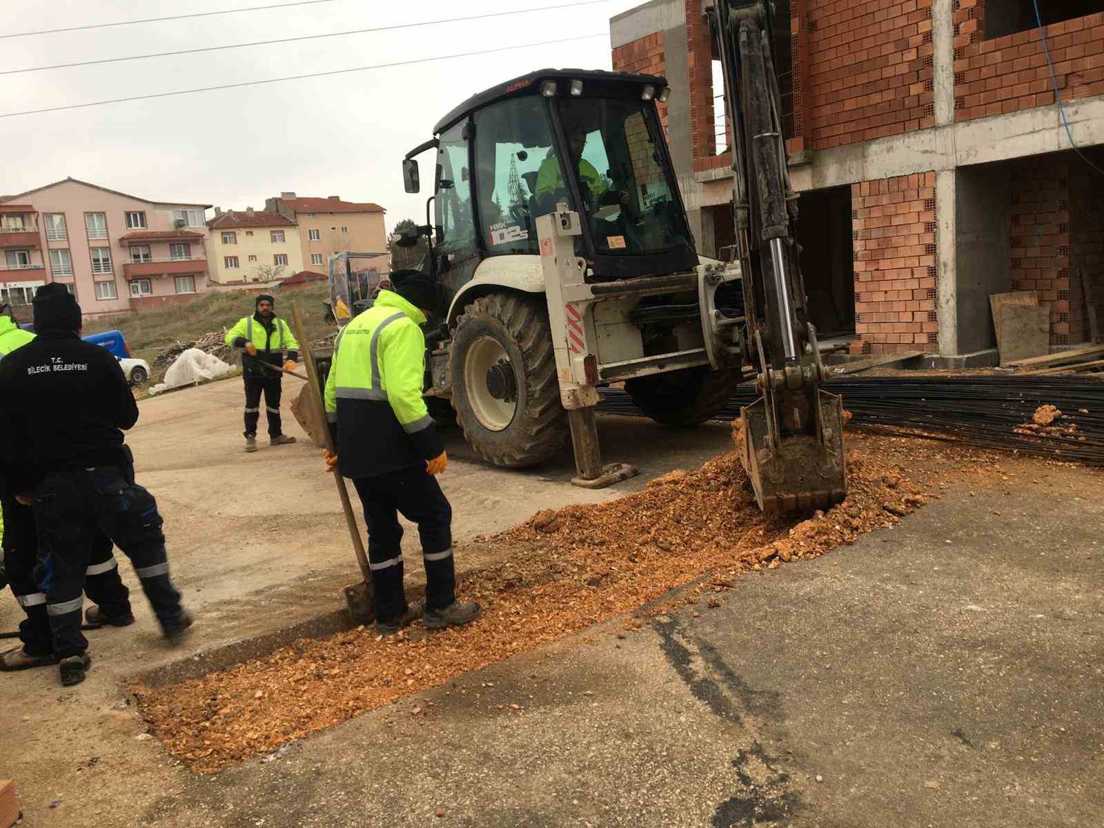 Y&uuml;zlerce noktada asfalt yama &ccedil;alışması yapıldı
