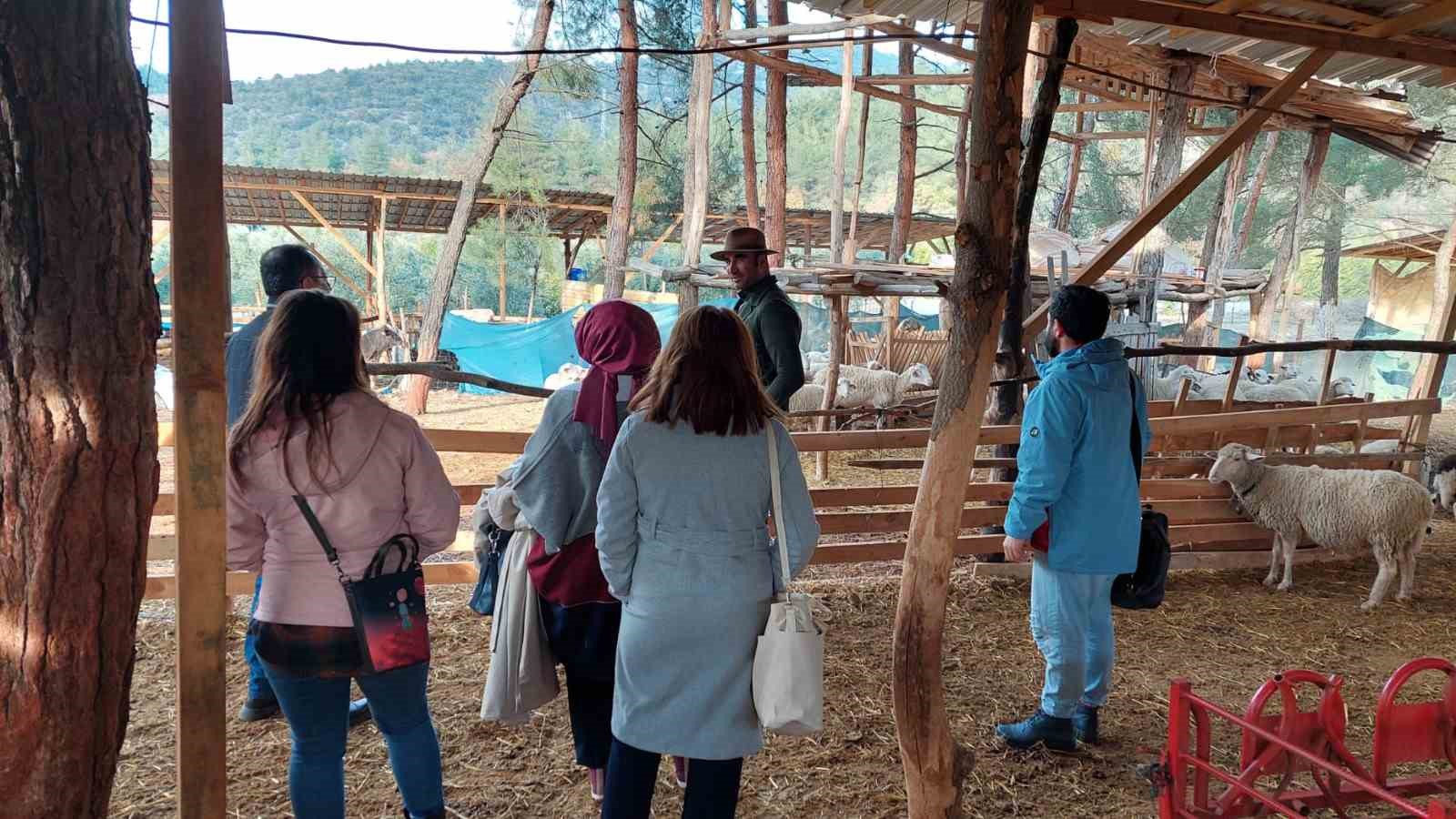 Bilecik Şehir ve K&uuml;lt&uuml;r Akademisi&rsquo;nden &rsquo;Agroturizm&rsquo; ve &rsquo;Permak&uuml;lt&uuml;r&rsquo; incelemeleri
