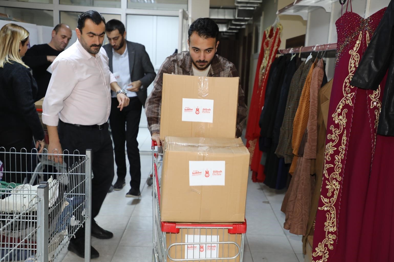 Şehzadeler Belediyesi&rsquo;nden ihtiya&ccedil; sahiplerine gıda yardımı
