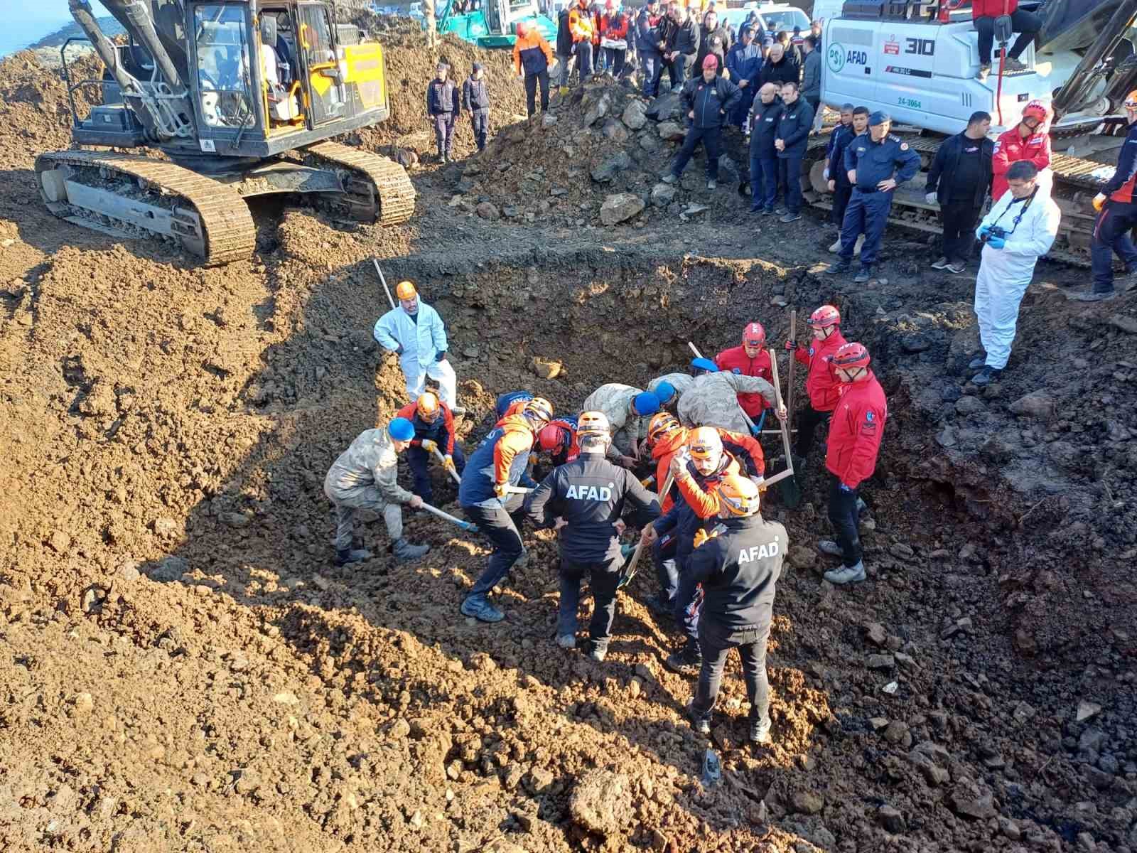 Giresunlu kayıp gen&ccedil;lerin i&ccedil;inde bulunduğu araca ulaşıldı
