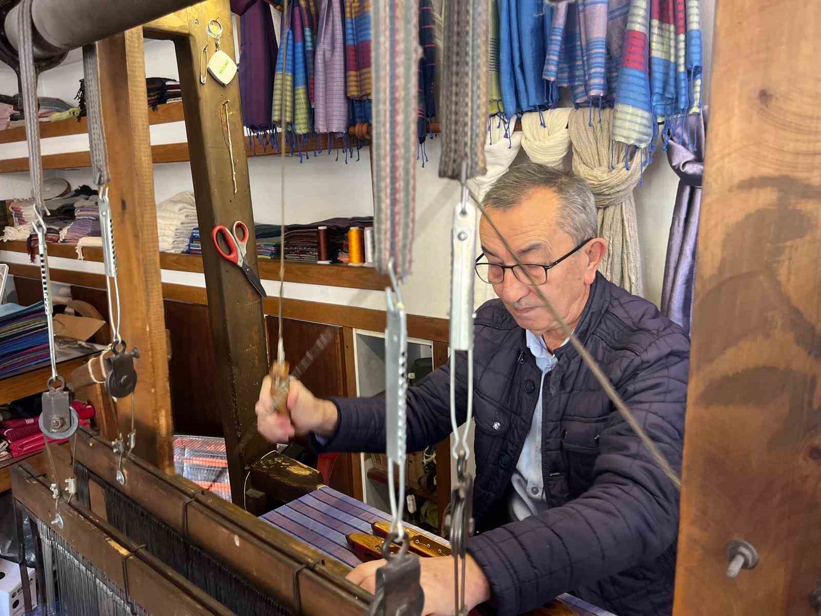 9 yaşında başlayıp 65 yılını verdiği mesleğinde &lsquo;Yaşayan İnsan Hazinesi&rsquo; oldu
