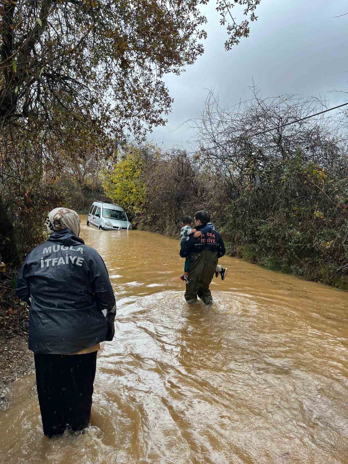 Muğla’da yoğun yağış su baskınlarına sebep oldu
