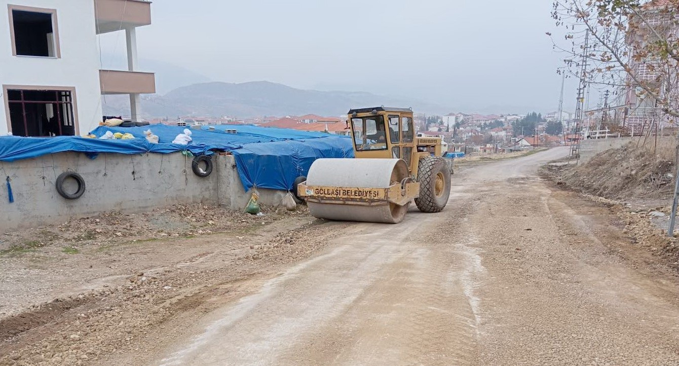 Gölbaşı ilçesinde yollar onarılıyor