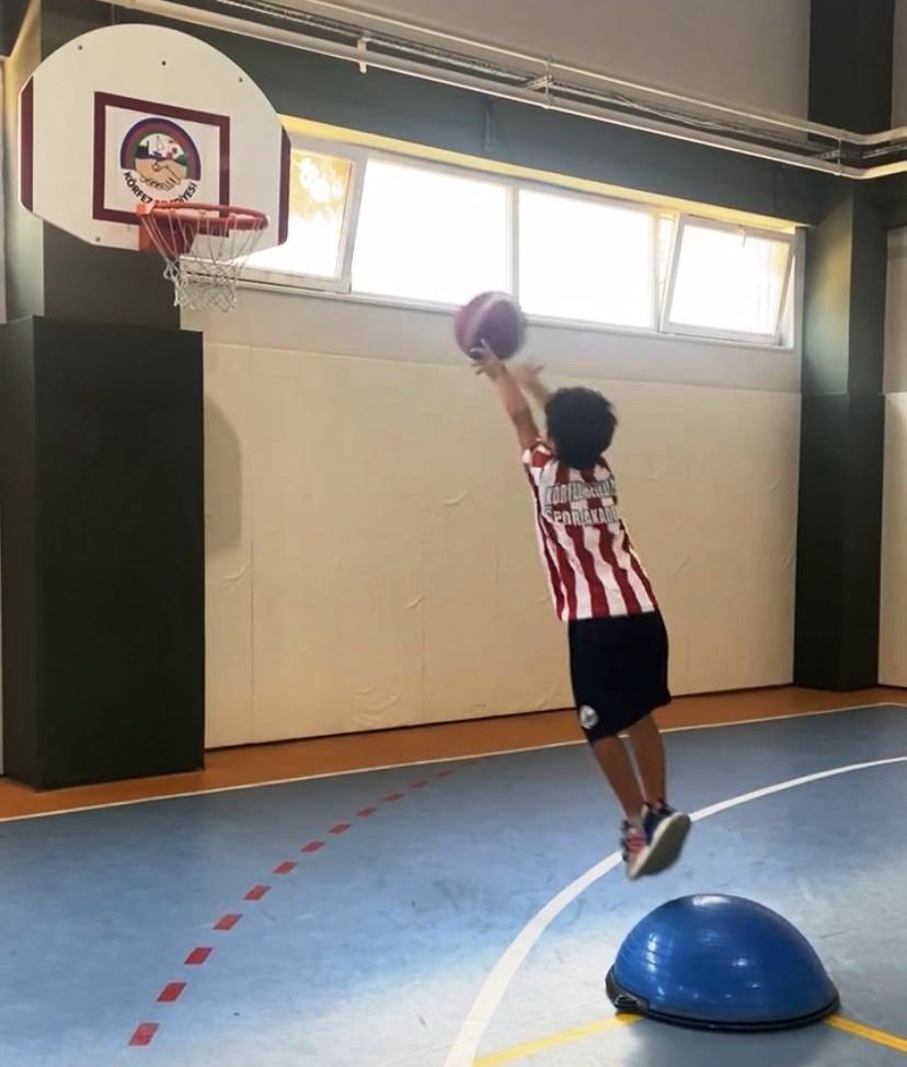 Körfez’de voleybol ve basketbol okullarına ilgi büyük