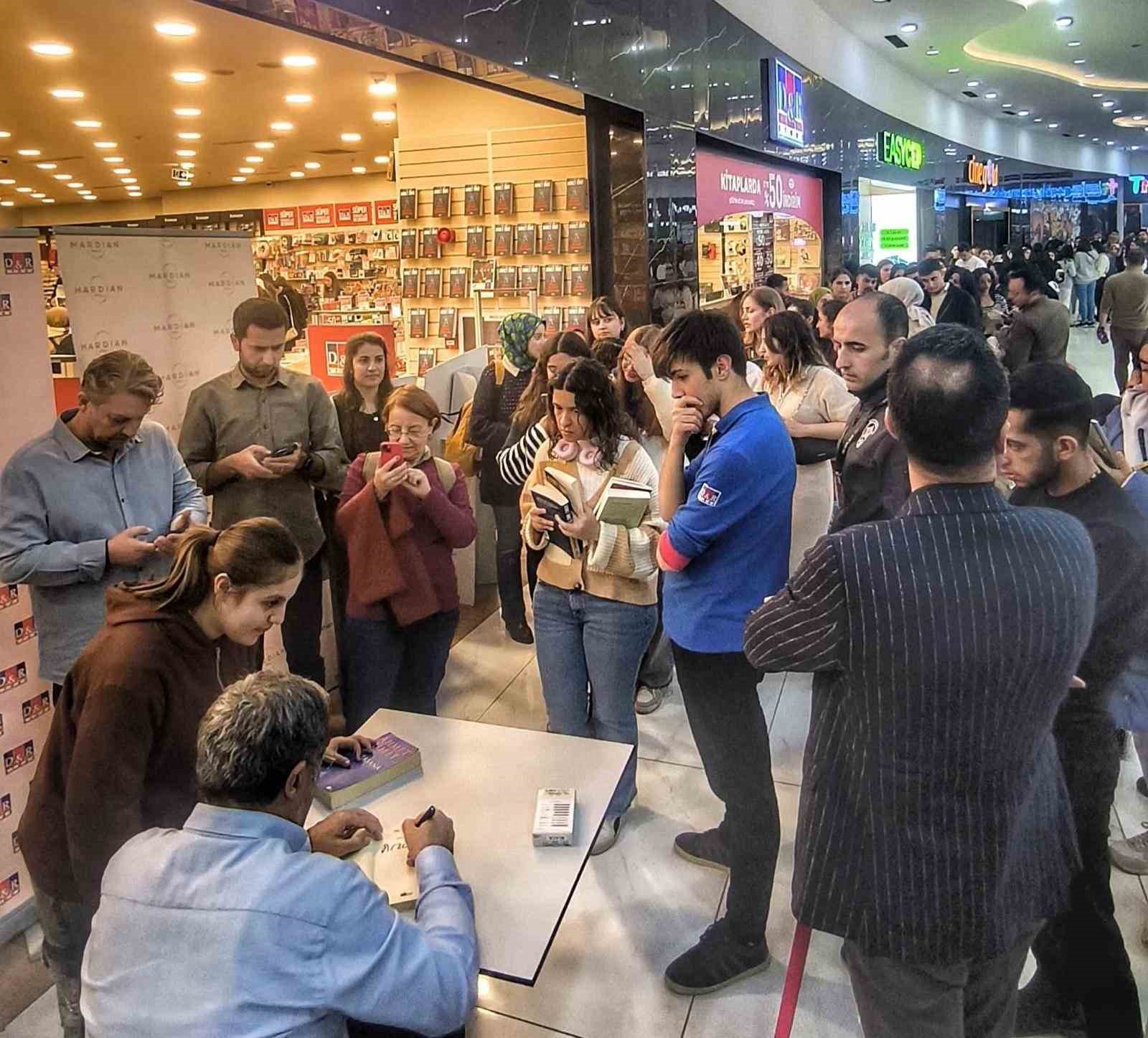 Mardian Mall’da imza günü etkinliği