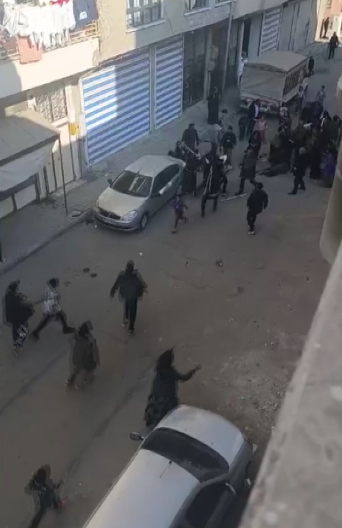 Gaziantep&rsquo;te husumetli aileler arasında silahlı kavga: 1&rsquo;i &ccedil;ocuk 2 ağır yaralı
