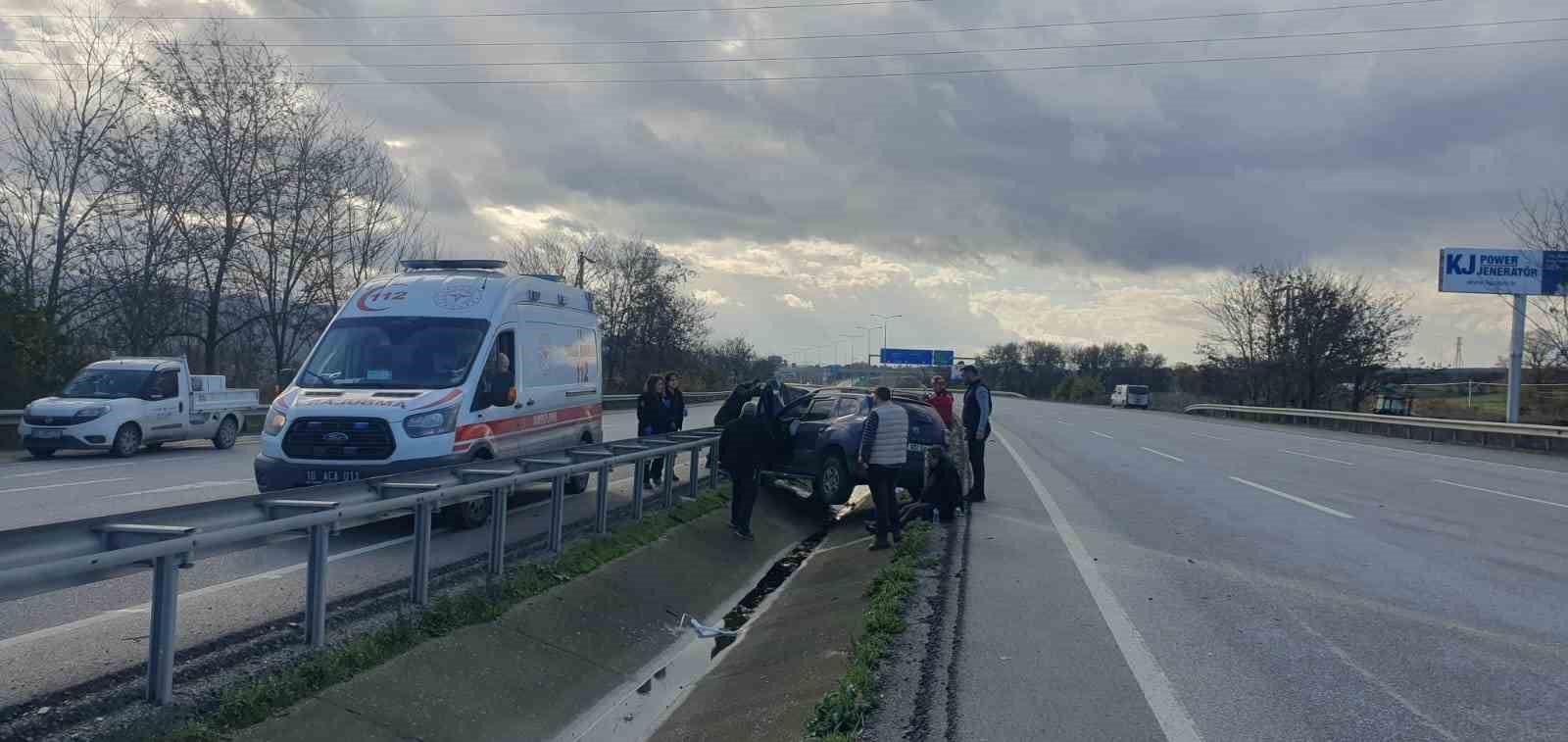 Balıkesir&rsquo;de direksiyon hakimiyetini kaybeden s&uuml;r&uuml;c&uuml; yaralandı
