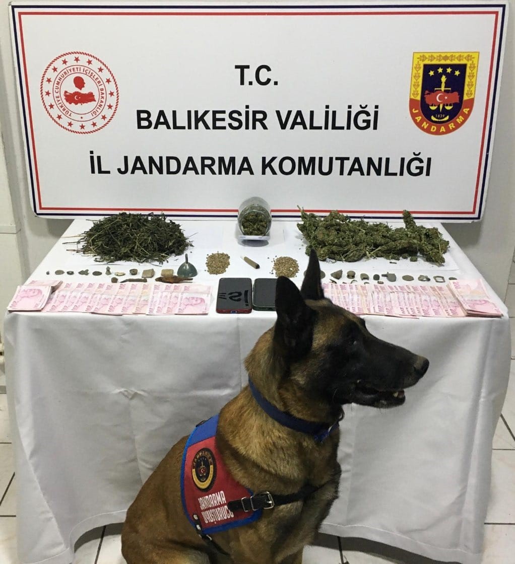 Balıkesir&rsquo;de 12 il&ccedil;ede ka&ccedil;ak&ccedil;ılık operasyonu
