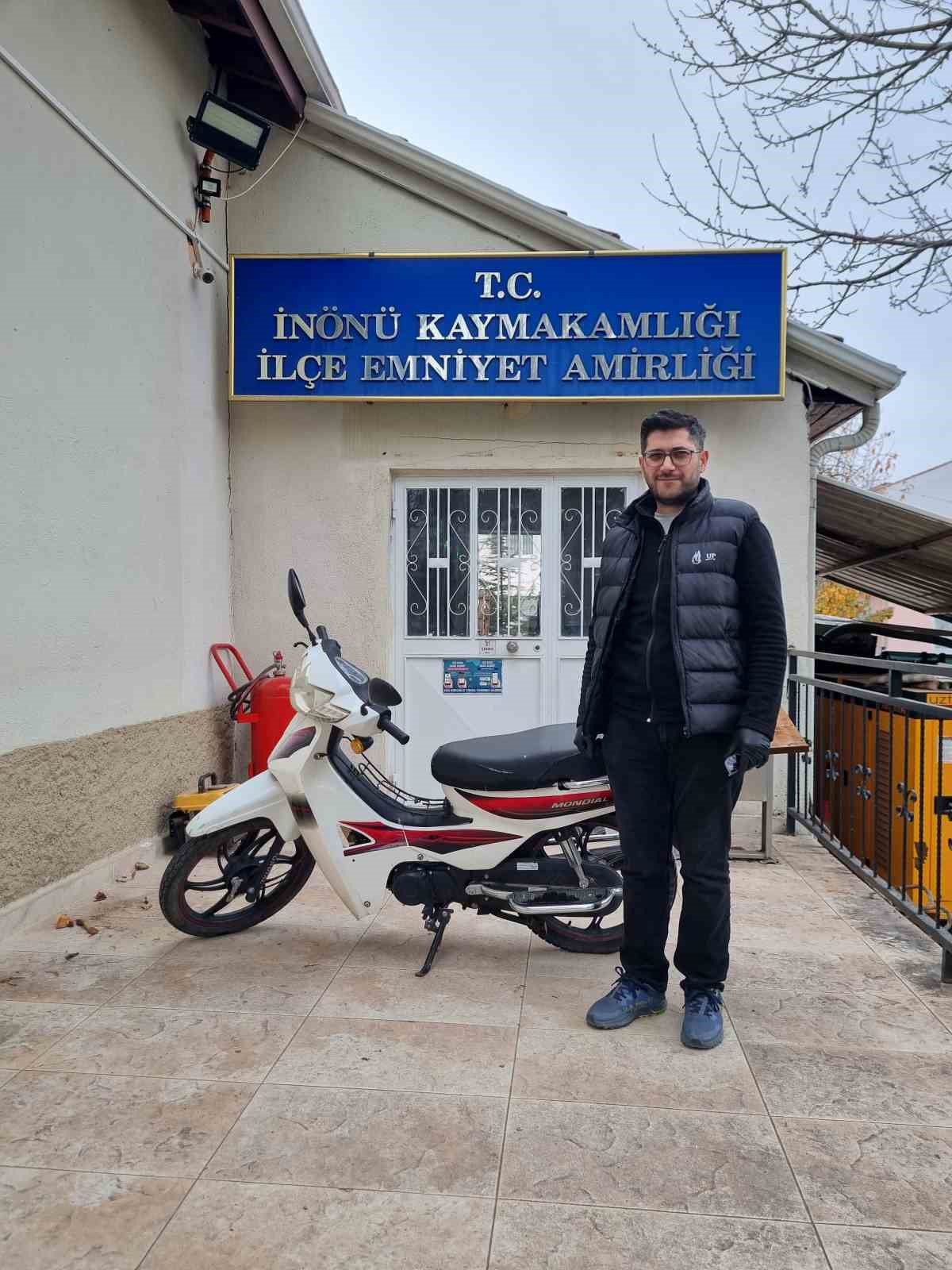 &Ccedil;alınan 2 motosiklet polis ekiplerince sahiplerine teslim edildi
