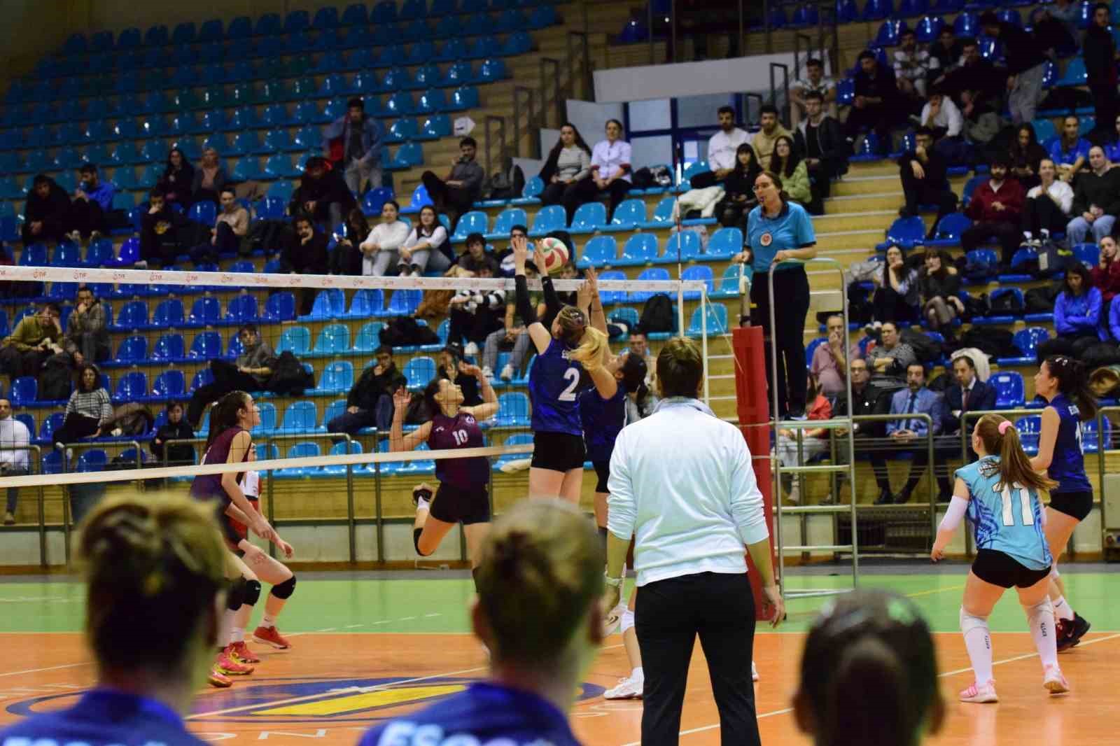 &Uuml;NİLİG Voleybol B&ouml;lgesel Lig M&uuml;sabakaları ESOG&Uuml;&rsquo;de başladı
