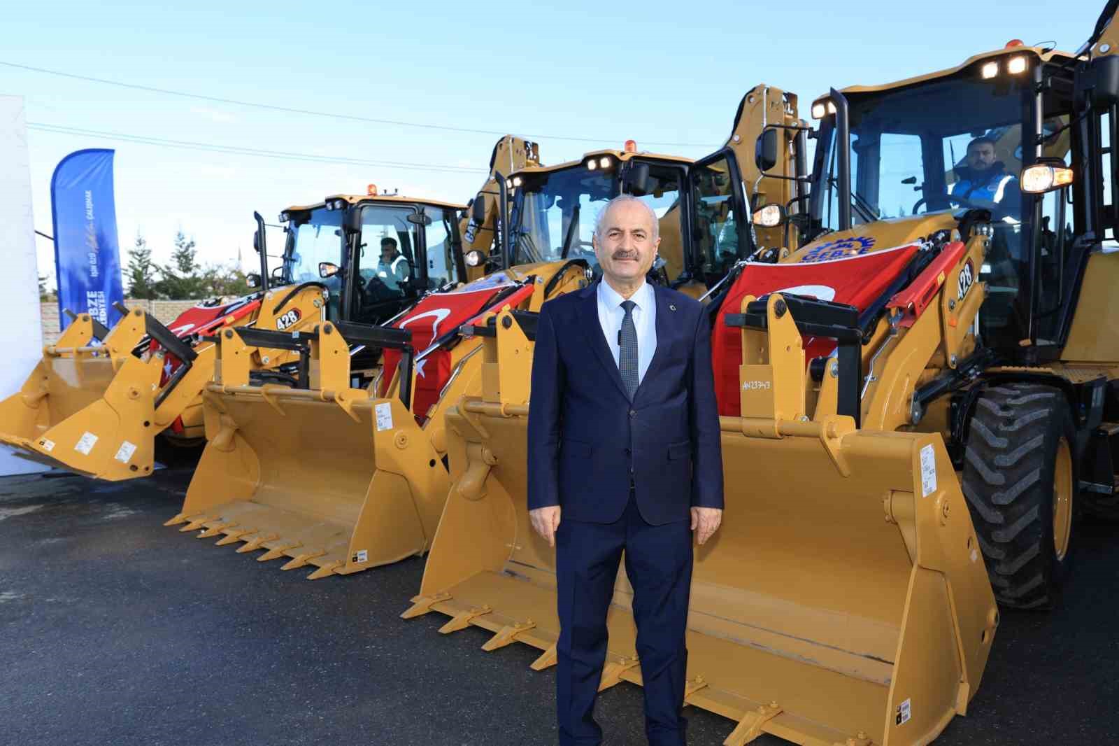 Gebze Belediyesi&rsquo;nin ara&ccedil; filosuna 13 yeni iş makinesi eklendi
