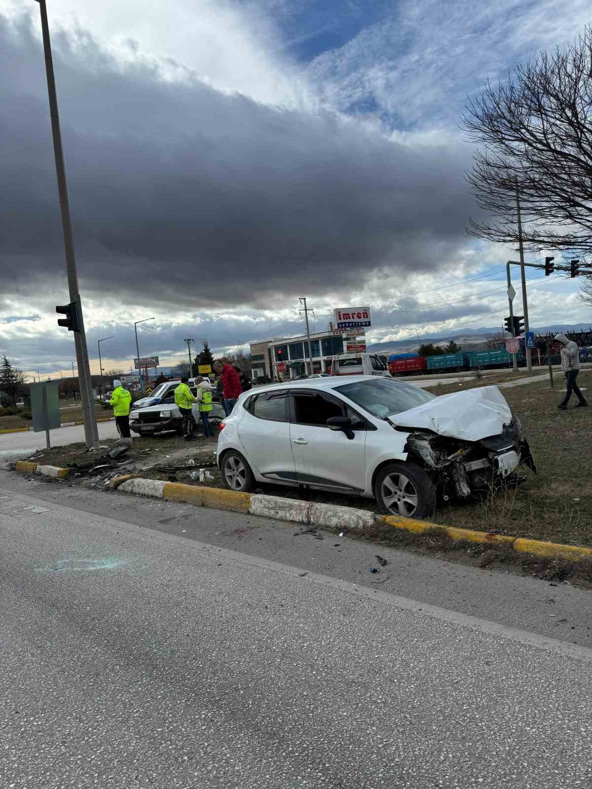 Afyonkarahisar&rsquo;da trafik kazası, 3 yaralı
