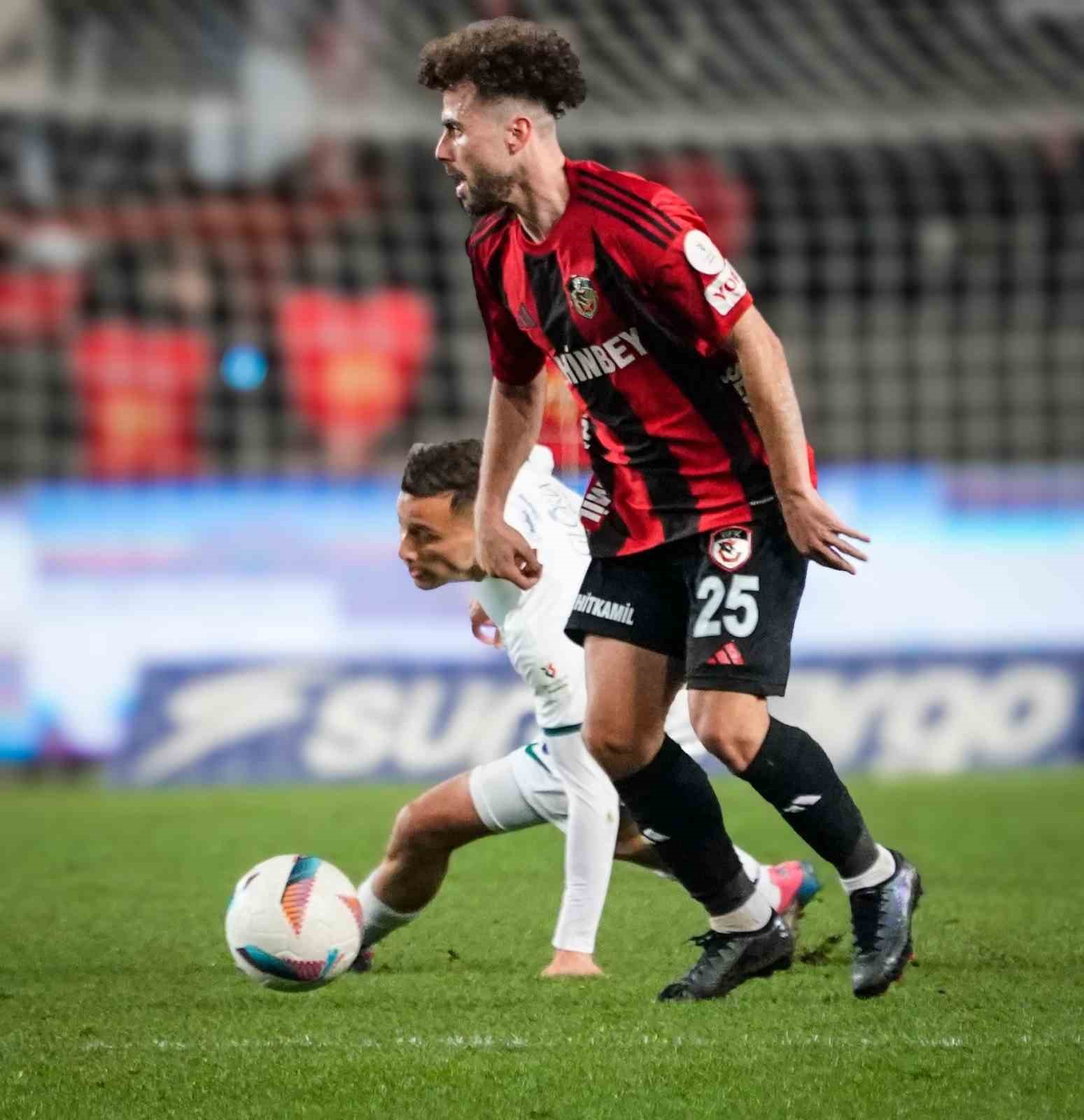 Trendyol S&uuml;per Lig: Gaziantep FK: 1 - &Ccedil;aykur Rizespor: 0 (İlk yarı)

