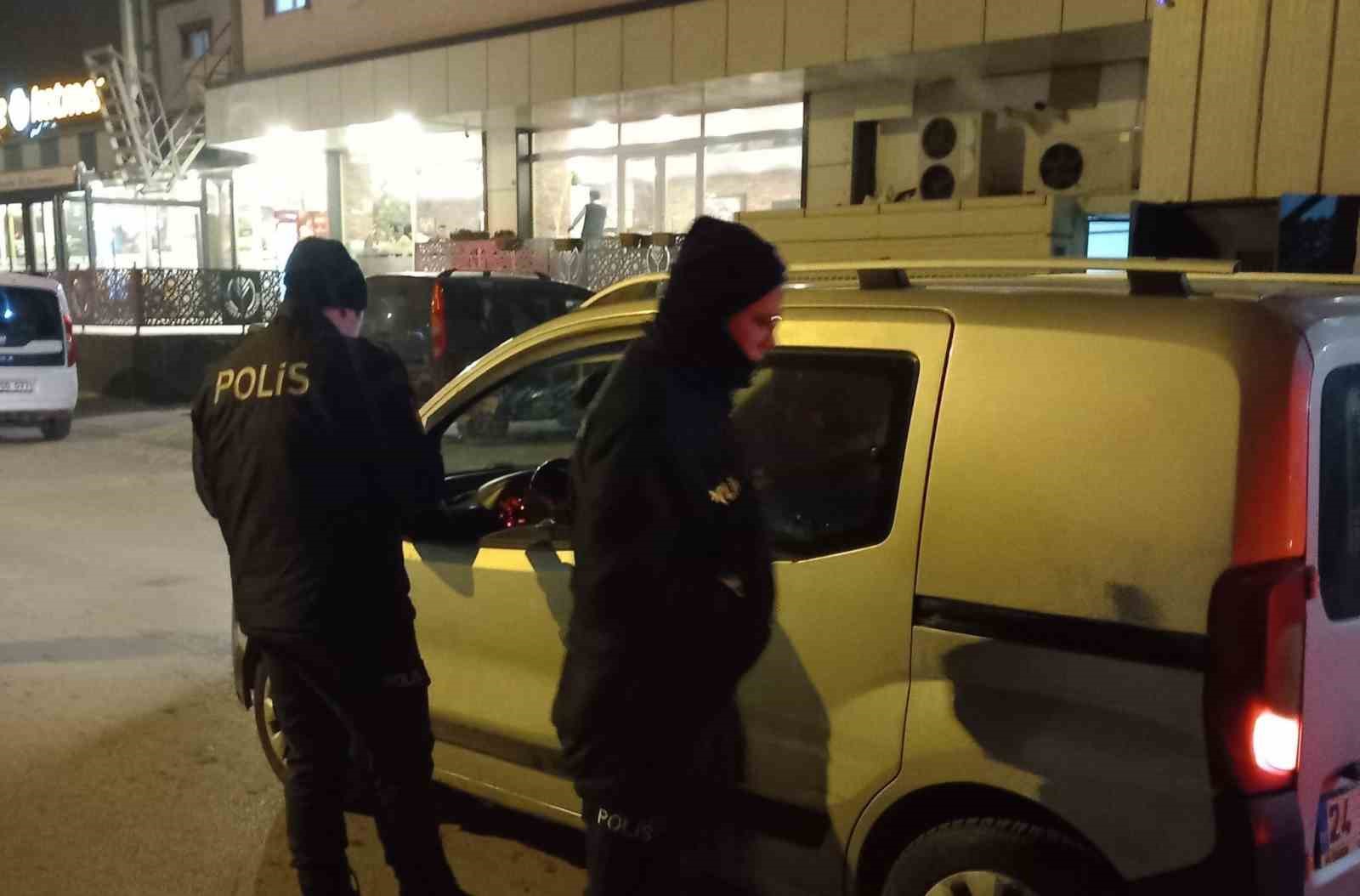 Polisten yurtlar &ouml;n&uuml;nde sıkı denetim
