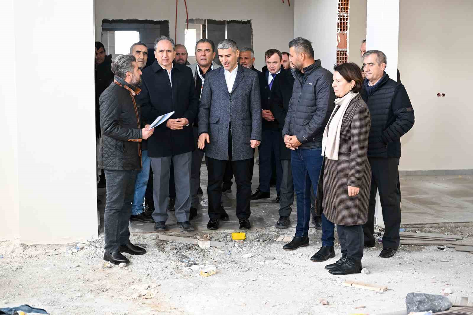 Vali Aktaş, Eşme ilçesinde ziyaret ve incelemelerde bulundu
