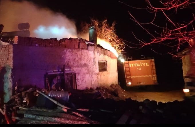 Tavşanlı’da ev yangını