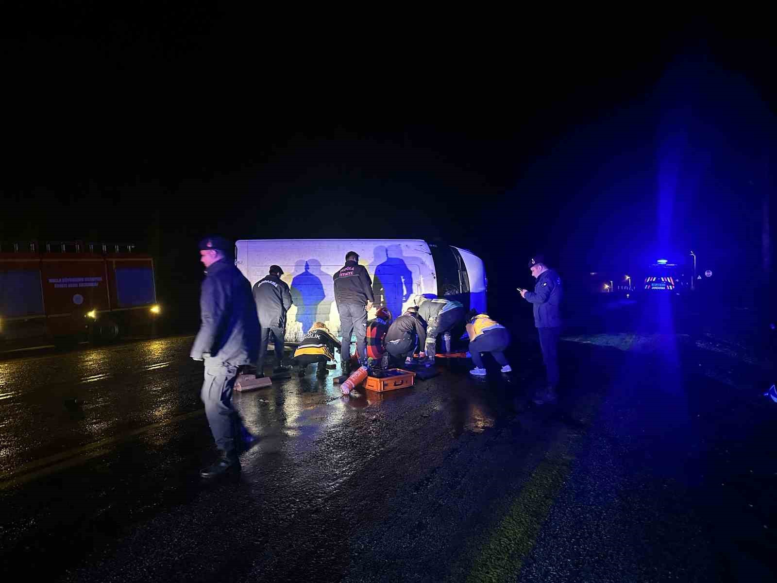 Fethiye’de devrilen minibüsün sürücüsü hayatını kaybetti