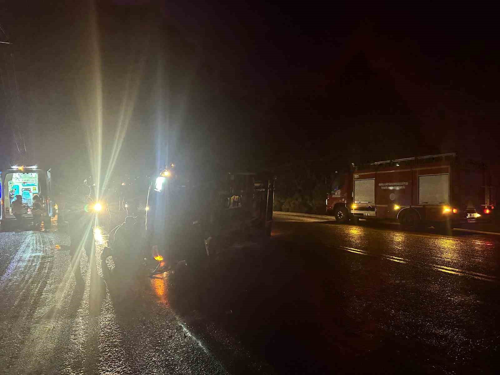 Fethiye&rsquo;de devrilen minib&uuml;s&uuml;n s&uuml;r&uuml;c&uuml;s&uuml; hayatını kaybetti
