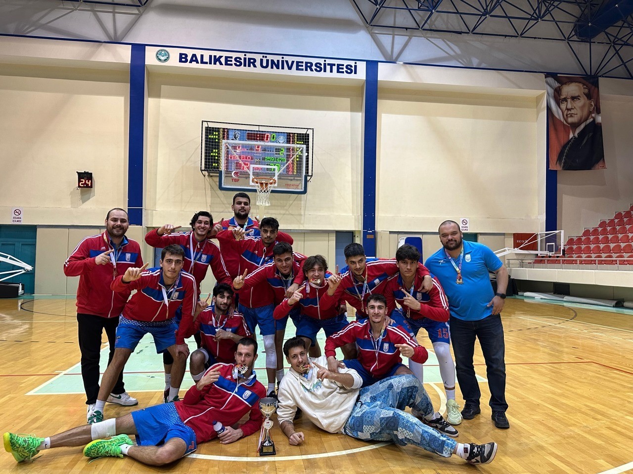 MSKÜ erkek basketbol takımı bölgesel lig şampiyonu oldu
