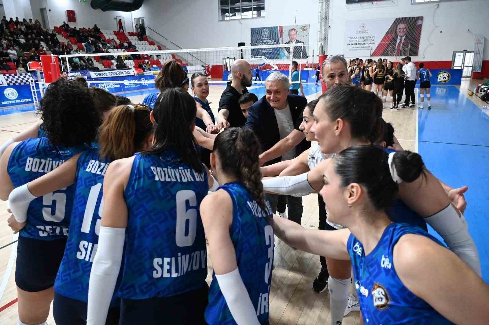 Bozüyük Belediyesi Eğitim ve Spor Kulübü Kadın Voleybol Takımı’na tebrik
