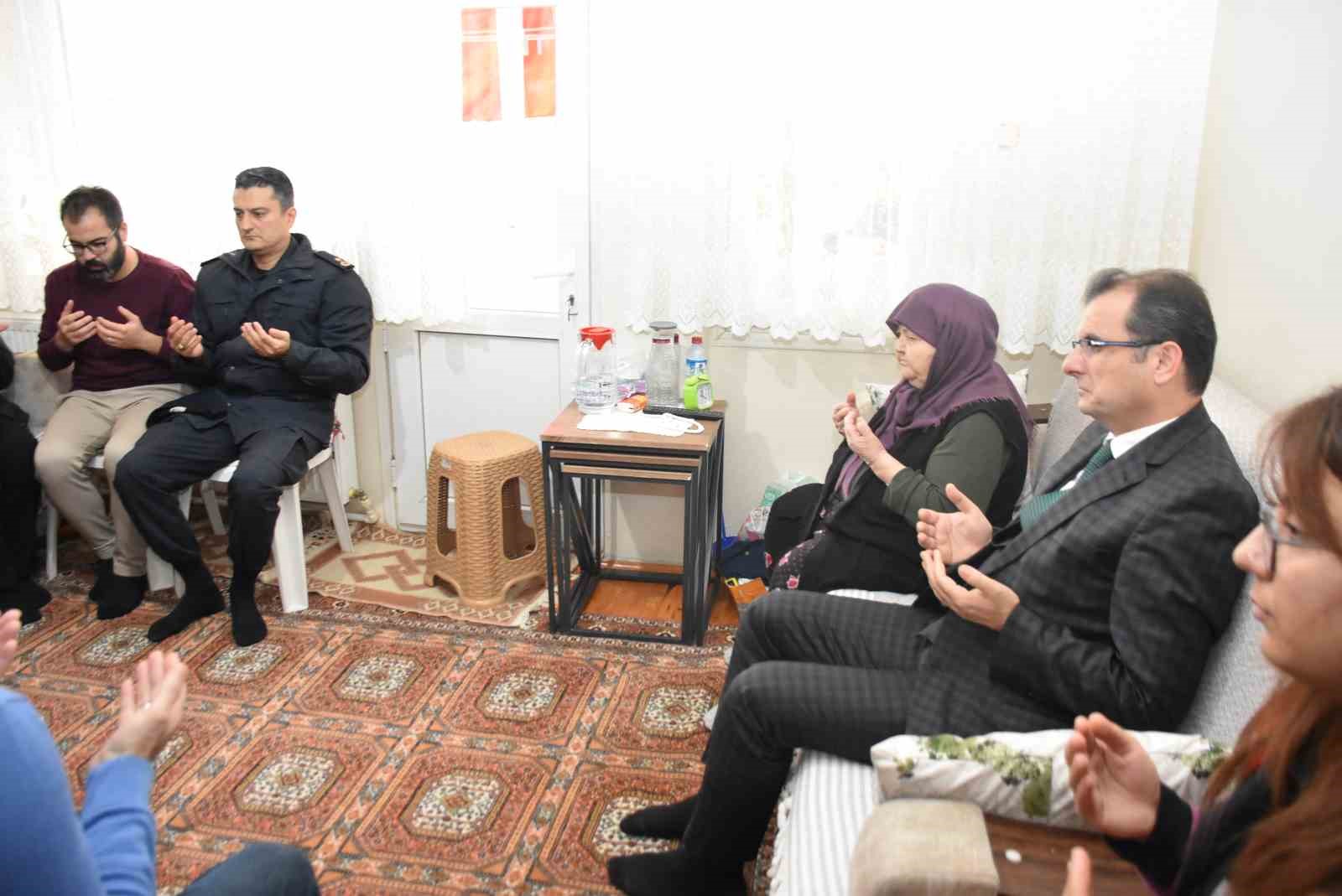 Salihli Kaymakamından şehit ailesine taziye ziyareti