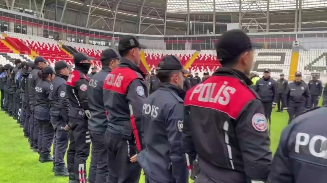 47 şehit için Erzincan emniyetinden duygu dolu paylaşım