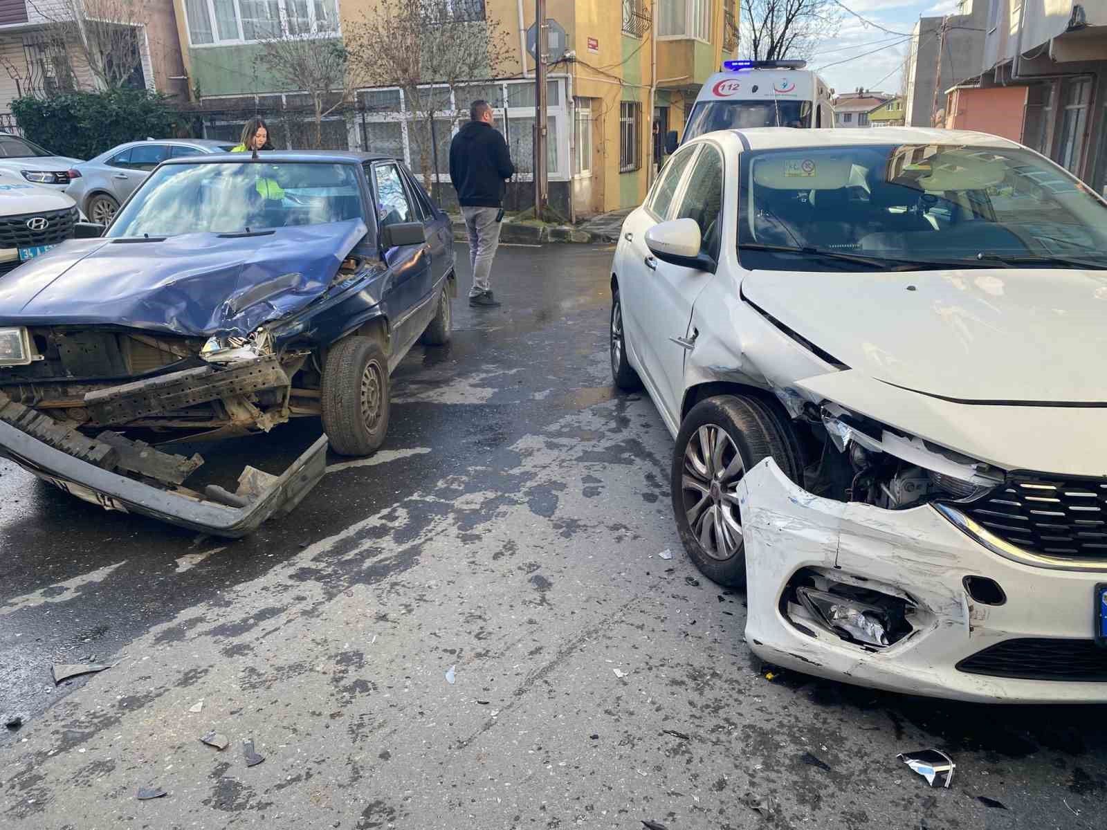 &Uuml;mraniye&rsquo;de zincirleme kaza: 2 yaralı
