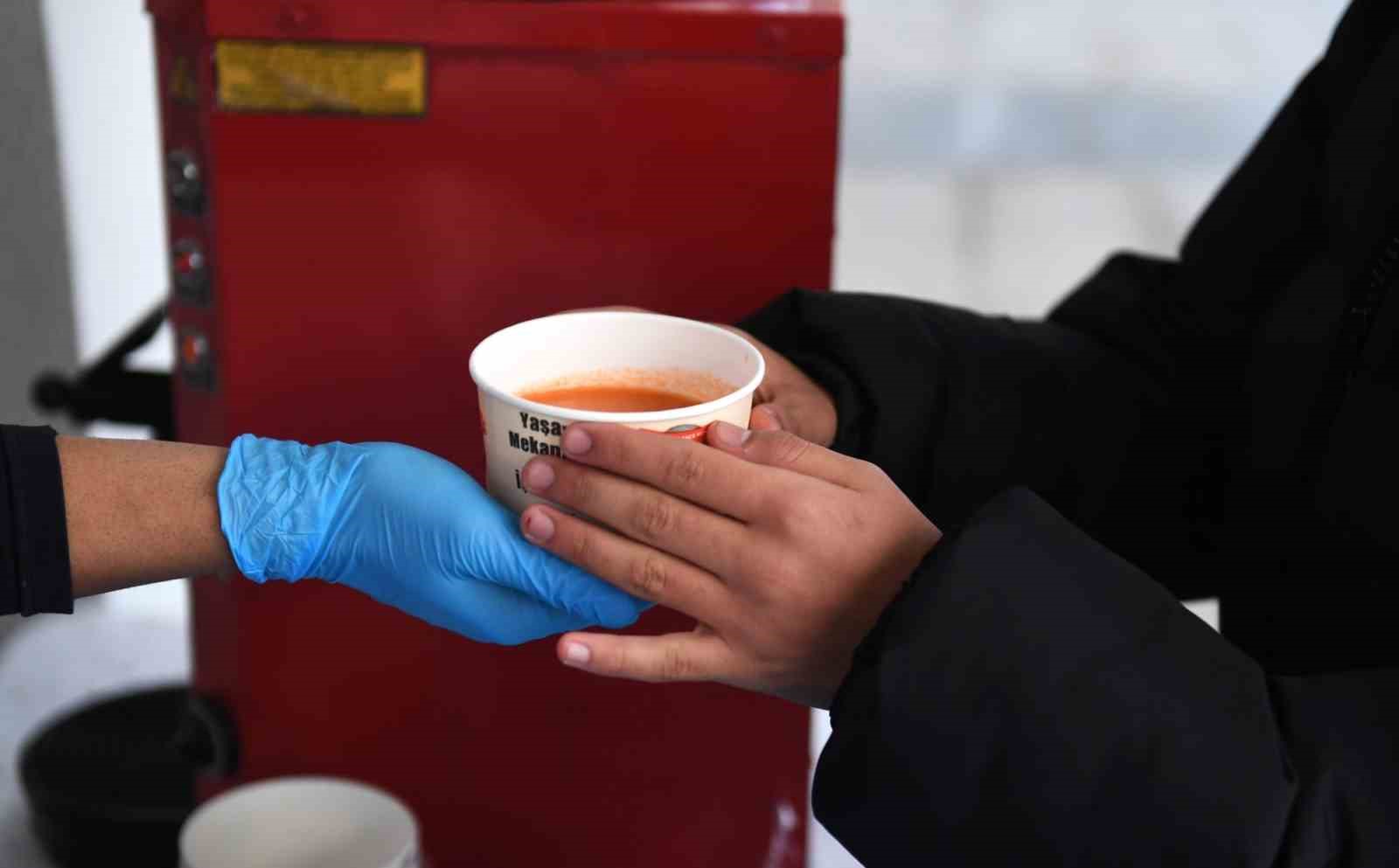 Osmangazi Belediyesi&rsquo;nden ders çalışan öğrencilere ücretsiz çorba ikramı