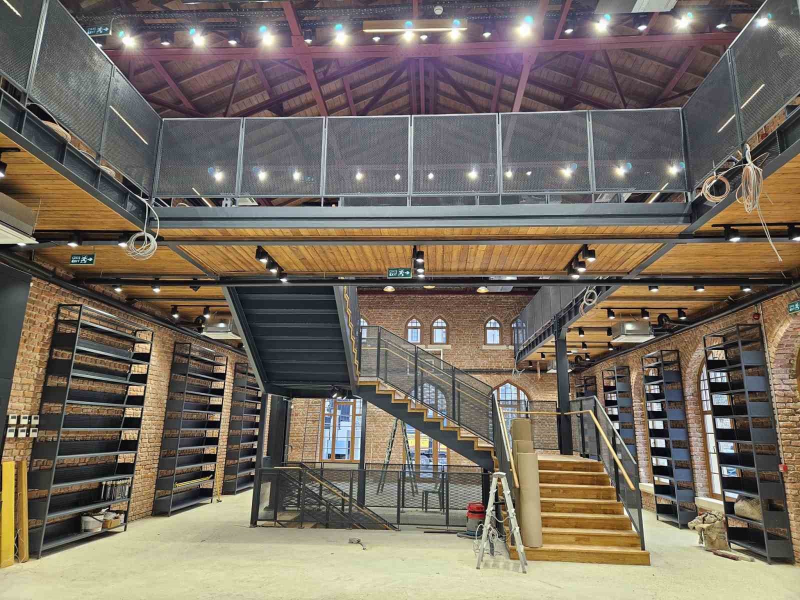 Tarihe dokunan d&ouml;n&uuml;ş&uuml;m: Dar&uuml;şşafaka&rsquo;nın Jimnastik Salonu k&uuml;t&uuml;phane oldu
