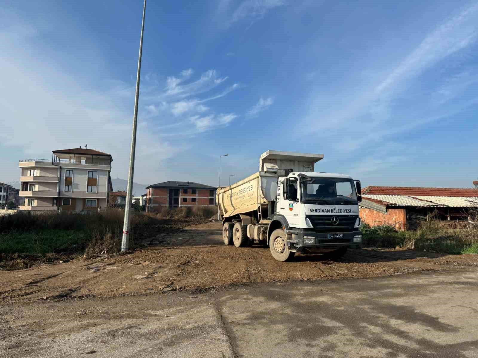 Serdivan trafiğini rahatlatacak yol projesinde ilk adım atıldı

