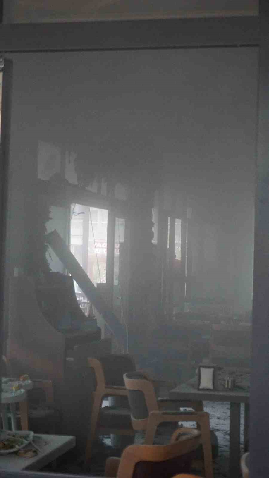 Kafedeki yangın paniğe neden oldu