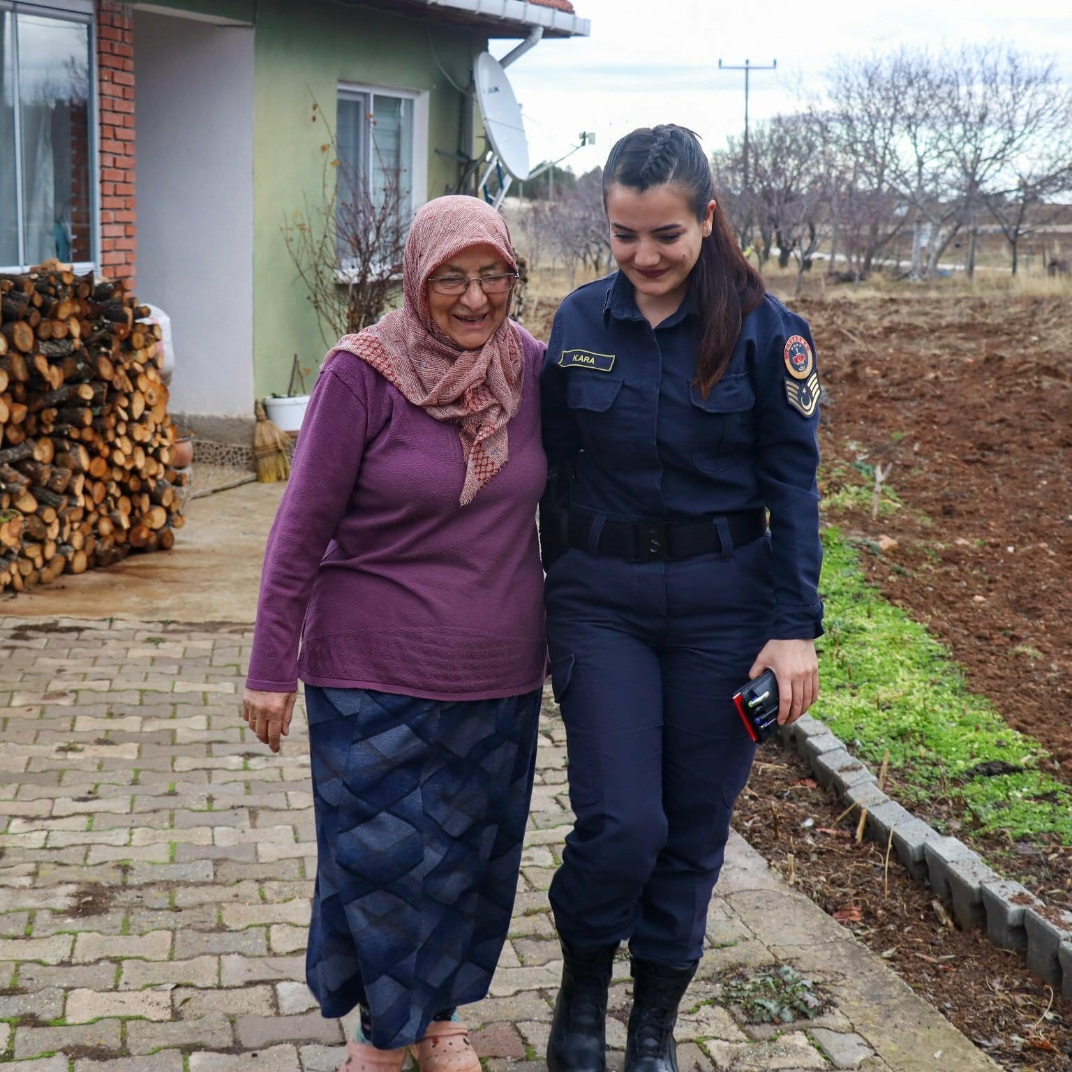 Jandarma ekiplerinden kamu personeli ve muhtarlara seminer
