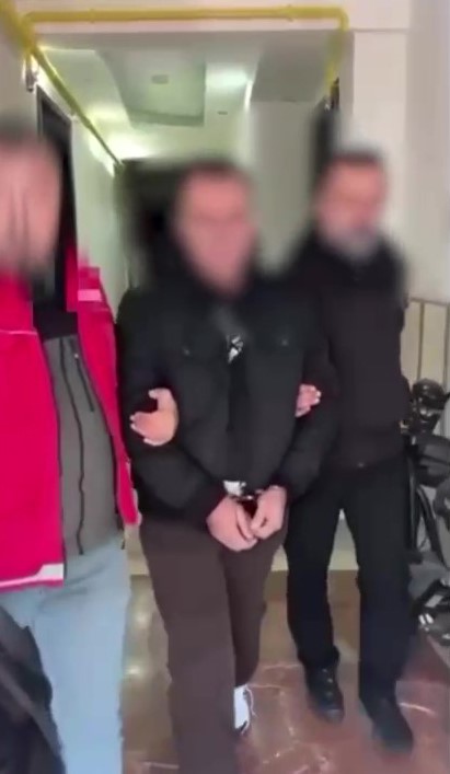 Polis, firari hükümlüyü kurye kılığına girerek yakaladı
