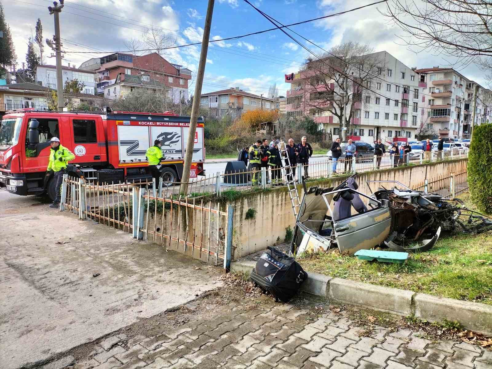 Otomobil dereye uçtu, o anlar kamerada
