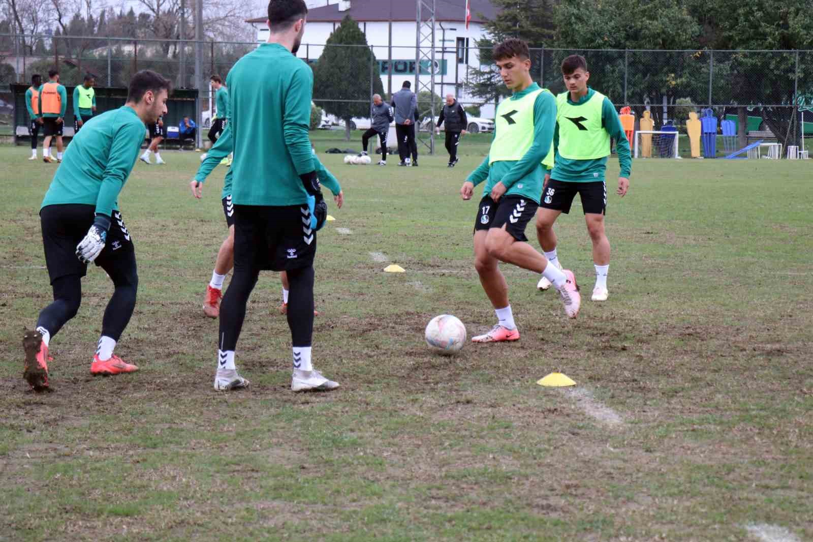 Sakaryaspor, Iğdır FK mesaisinde
