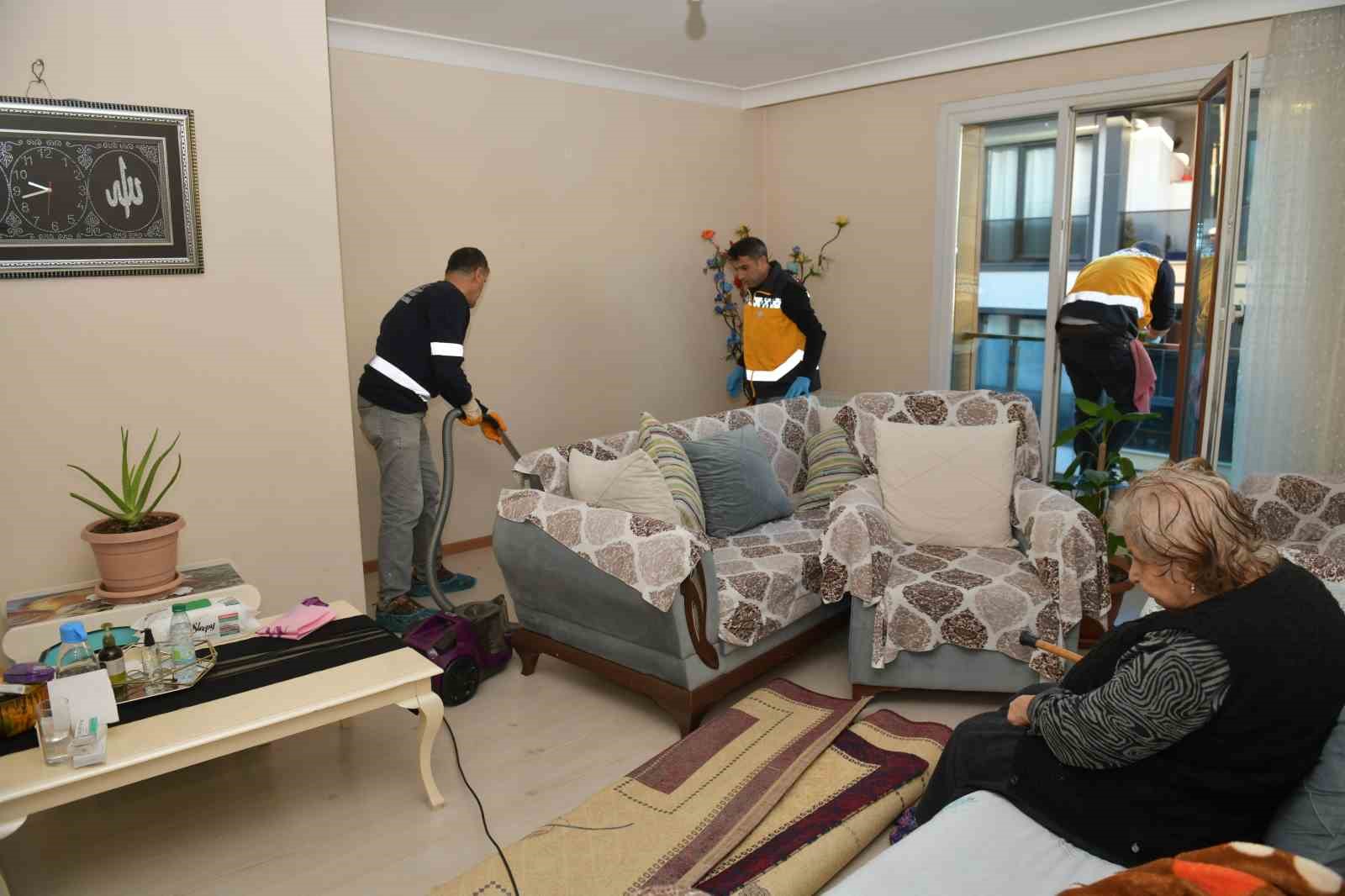 Esenyurt Belediyesi’nden vatandaşlara evde temizlik hizmeti