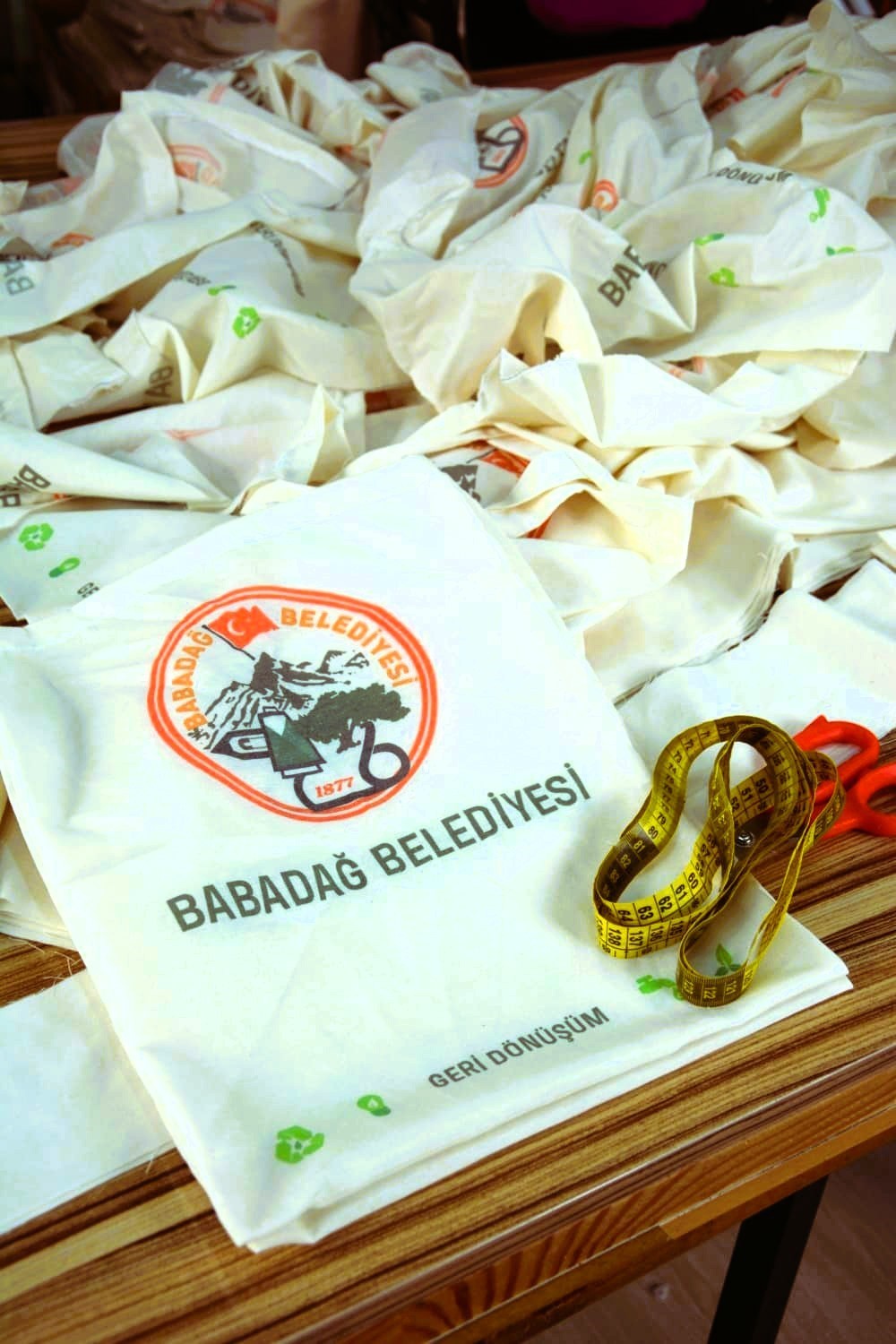 Doğa dostu &ccedil;antalar Babadağlılarla buluşuyor
