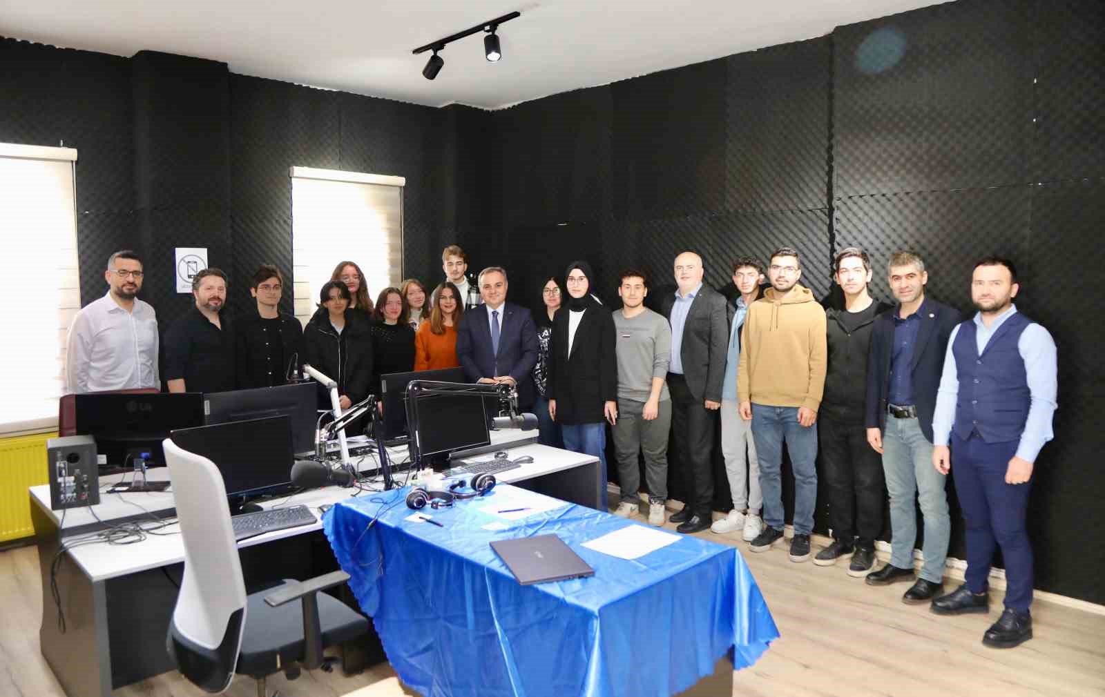 Rektör Prof. Dr. Altun, Üniversite FM’e canlı yayın konuğu oldu